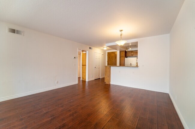 Wonderful Dining area off Kitchen - 8601 Falmouth Ave