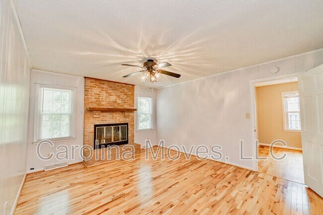 Foto del edificio - 125 Fieldstone Rd