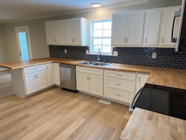 Foto del edificio - 2162 White Fawn Dr