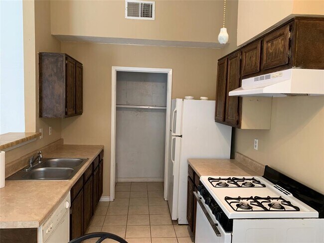 Foto del edificio - 22531 Tree House Ln