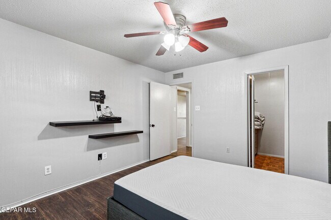 Foto del edificio - 4800 N Stanton St