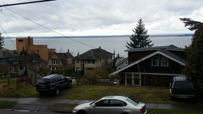 Building Photo - 338 N Garden St