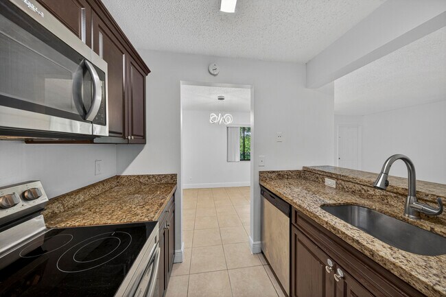 Foto del edificio - 913 Meadows Cir