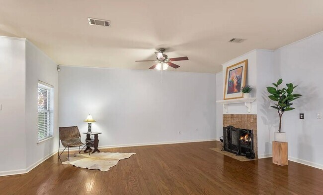 Foto del edificio - Spacious One-Level 3BR/2.5BA Home in Prime...