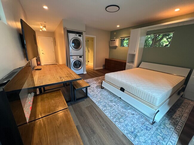 Foto del edificio - 835 N Kenter Ave