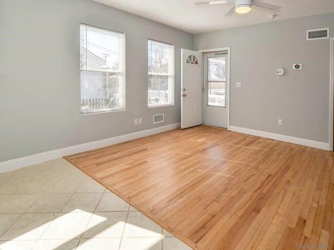 Building Photo - 326 6th St
