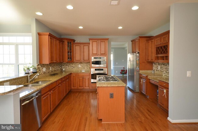 Building Photo - 21899 Knob Hill Pl