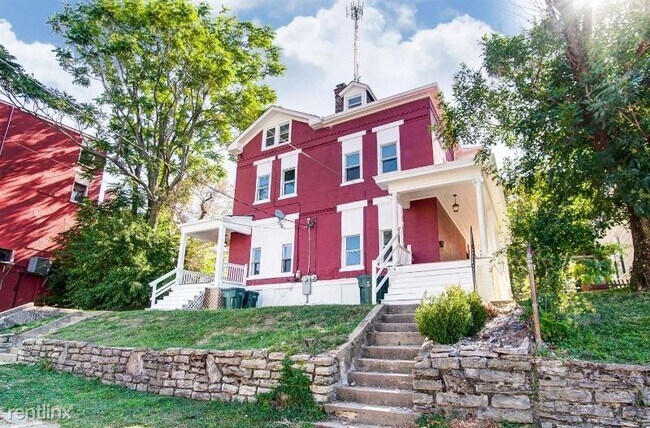 Building Photo - 4 br, 2 bath Apartment - 816/818 Summit Ave