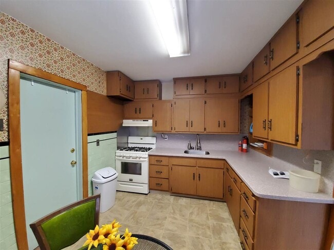 Building Photo - 20 N Farview Ave