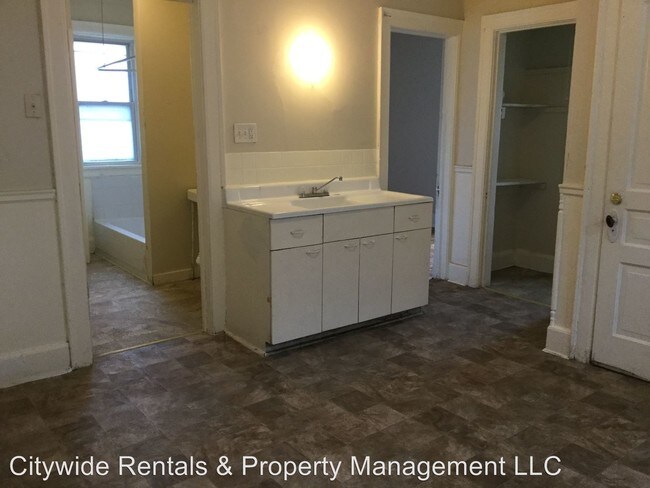 Foto del edificio - 418-420 E Chambers St