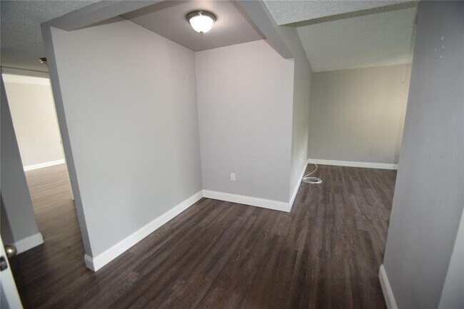 Building Photo - 1005 S New York Ave
