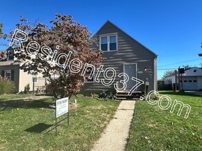 Building Photo - 2132 E Bataan Dr