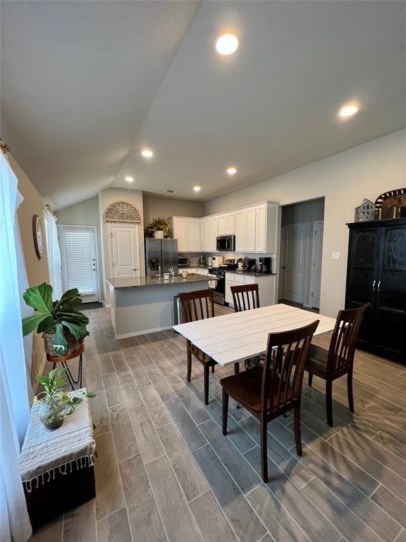 Building Photo - 208 Rollingwood Dr