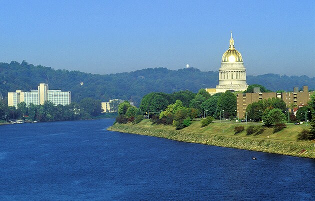 Building Photo - 2106 Kanawha Blvd East