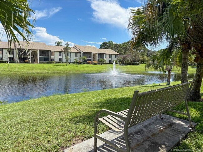 Foto del edificio - 1965 SW Silver Pine Way