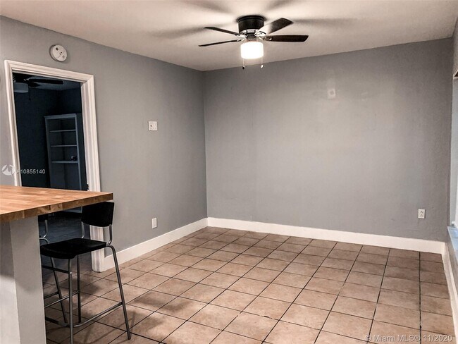 Foto del edificio - 1418 SW 27th St