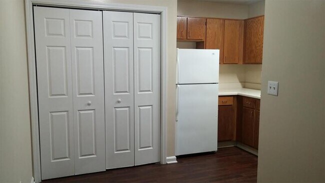 Foto del edificio - 4101 Blue Lick Ct