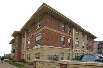 Building Photo - The Ave