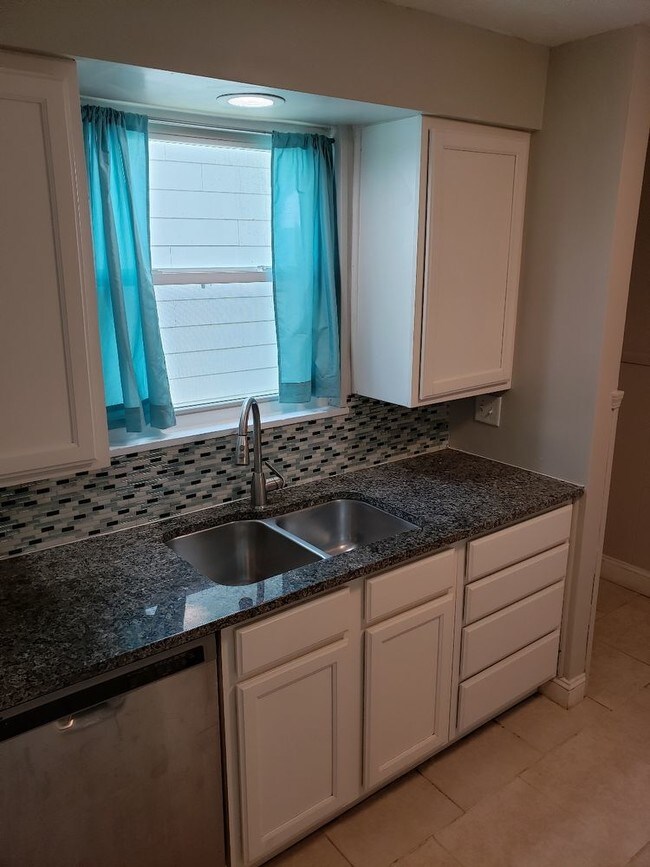 Building Photo - 6036 Lockard Ave