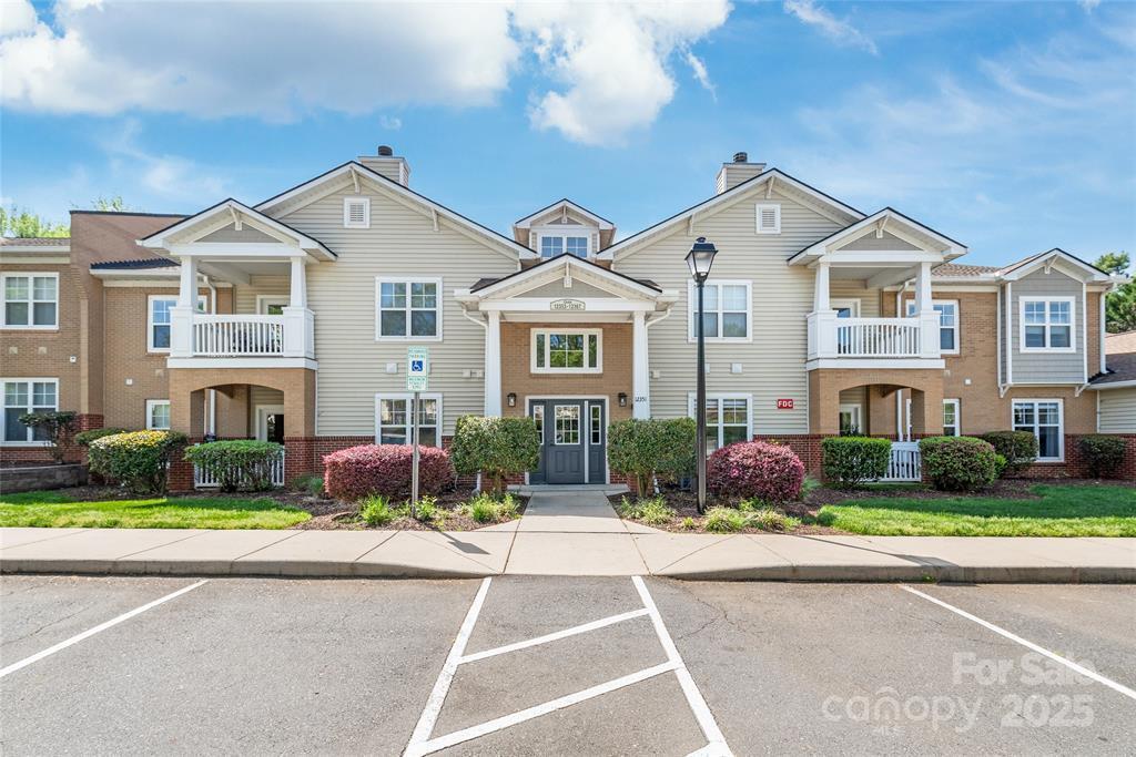 Foto principal - 16423 Golden River Ln