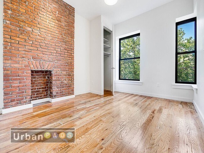 Building Photo - 633 Willoughby Ave