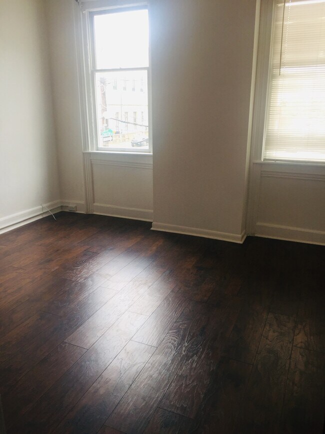 Bed - 321 N 19th St