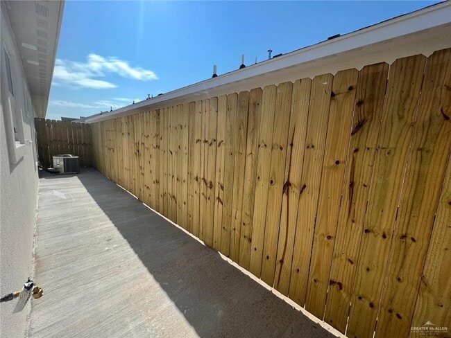 Foto del edificio - 13 Mia Rose S Ln