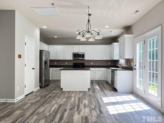 Building Photo - 5 Bedroom 3 Bath Single Family Fenced Yard for Rent - Apex