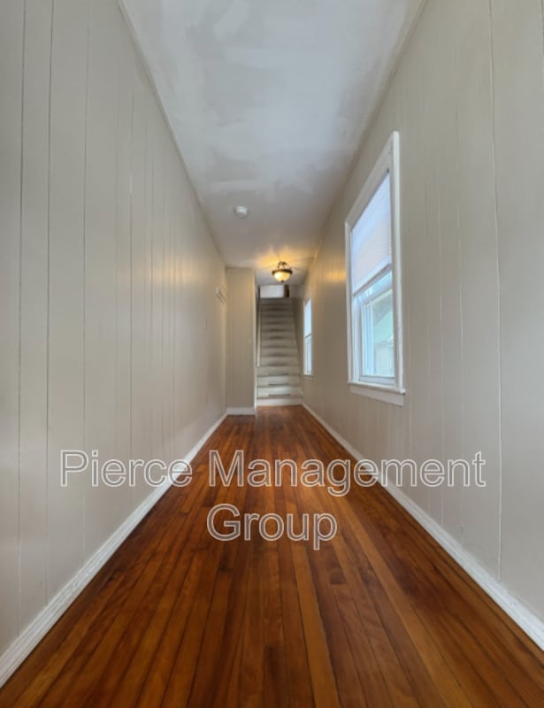 Building Photo - 11 1/2 Perkins Court