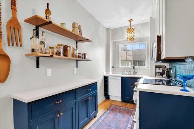 Building Photo - Beautiful 2bedr 1bath in the heart of Downtown Champaign