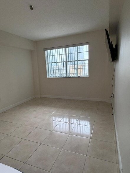 Building Photo - 250 181st Drive Unit 406