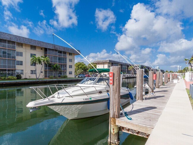 Foto del edificio - 3750 NE 170th St