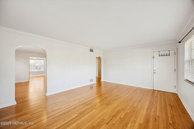 Building Photo - 1212 Belmont Terrace