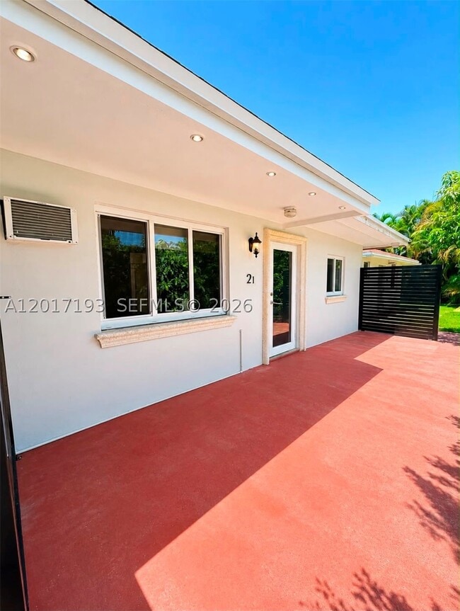 Building Photo - 235 SW 64th Ave