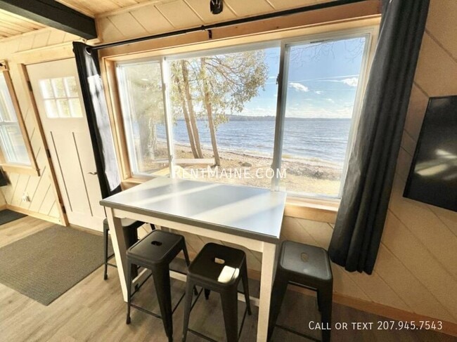 Building Photo - 8 Sand Beach Ln