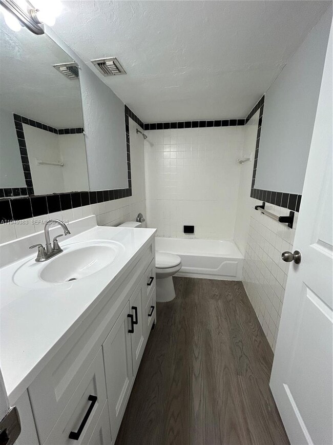 Building Photo - 1360 Collins Ave