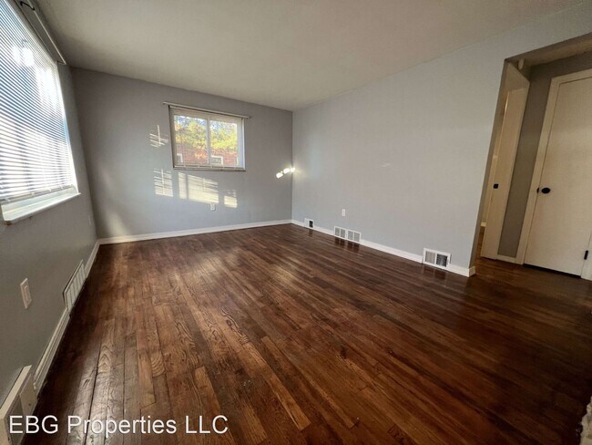 Building Photo - 3 br, 1.5 bath House - 1516 Pleasantview Dr