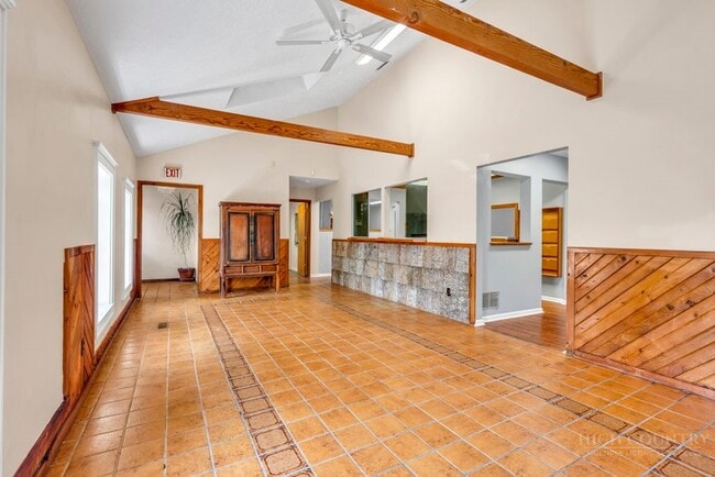 Building Photo - 483 NC-105 Extension