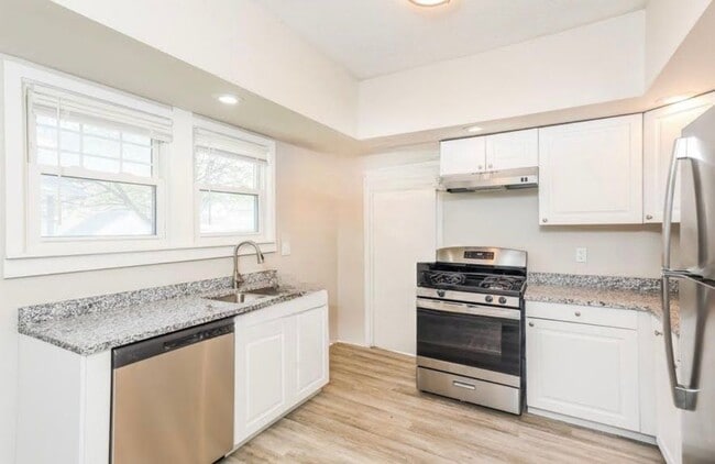 Building Photo - 1316 44th St