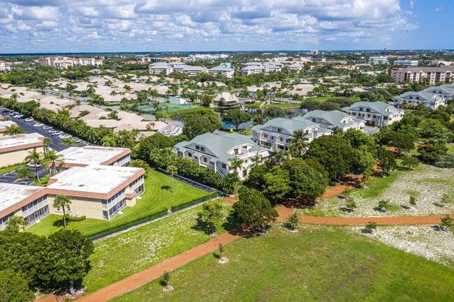 Building Photo - 860 Bella Vista Ct S