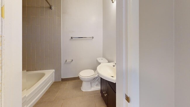 Building Photo - Arbor Village - 1073 Hollington
