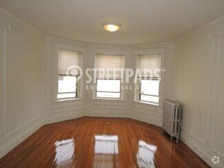 Building Photo - 90 Maple St