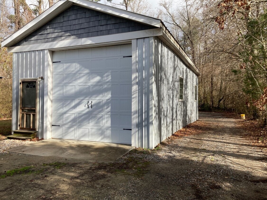 Primary Photo - Charming Country Studio