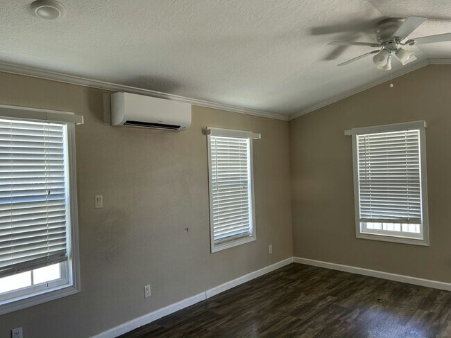 Building Photo - 6941 MacDonald Ct
