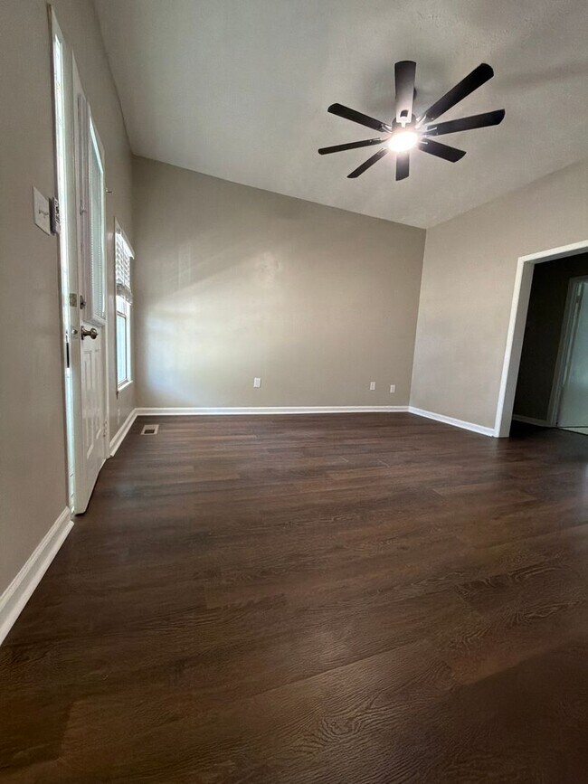 Foto del edificio - 2515 Cedar Ln