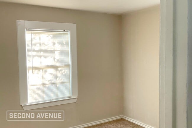 Building Photo - 321 17th Ave N