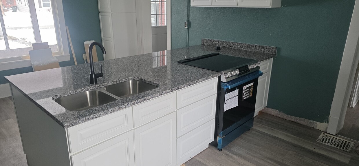 Building Photo - 402 N Washington St