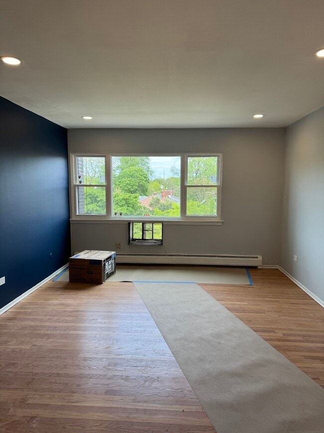 Building Photo - 7854 S South Shore Dr