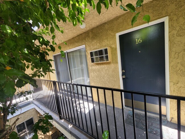 Foto del edificio - 12745 Vanowen St