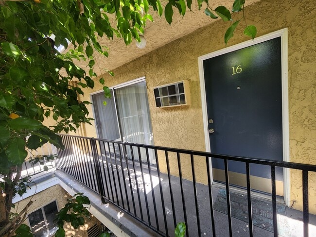 Building Photo - 12745 Vanowen St